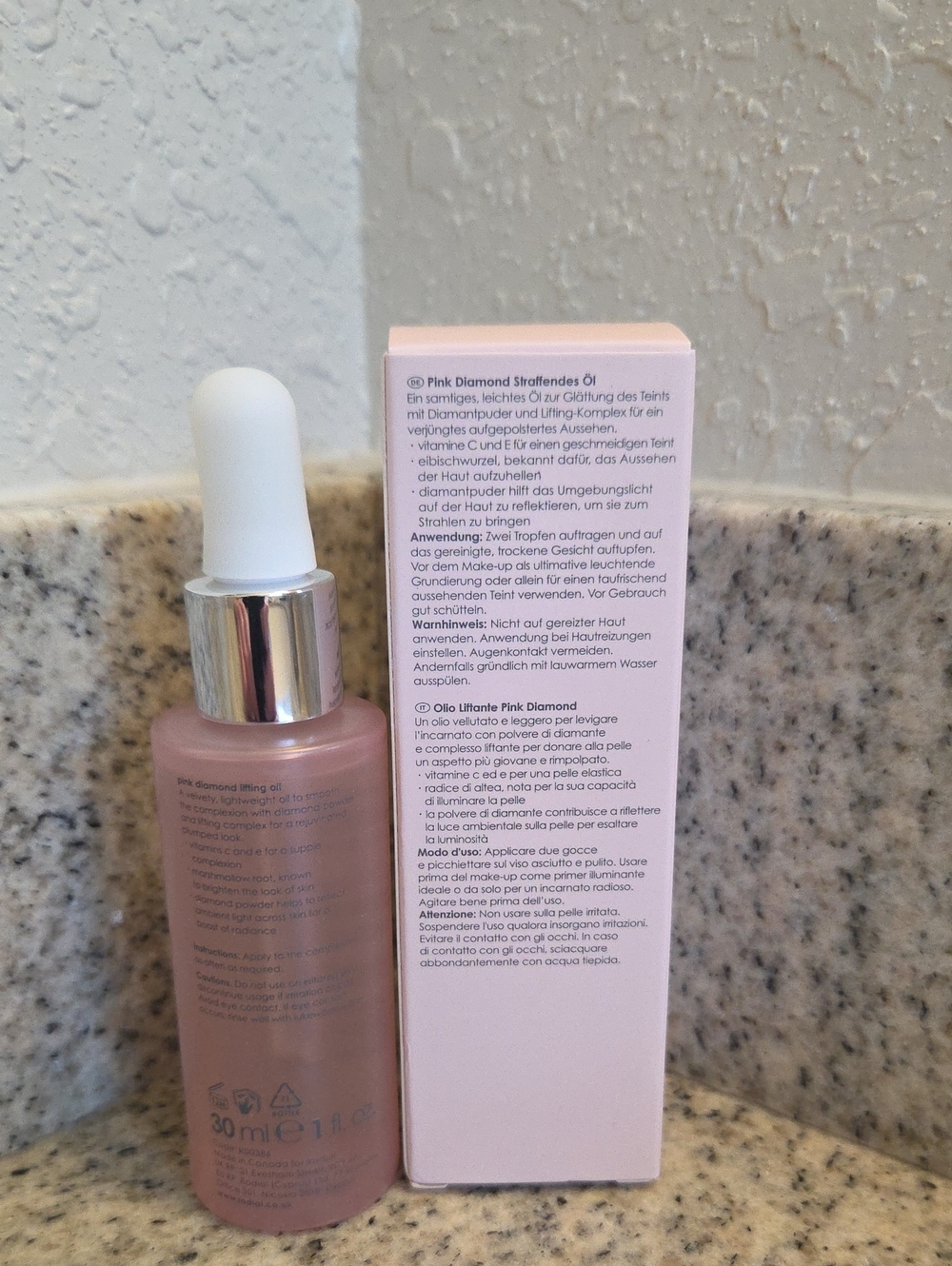 Rodial Pink Diamond Lifting Oil - Picture 2 of 5